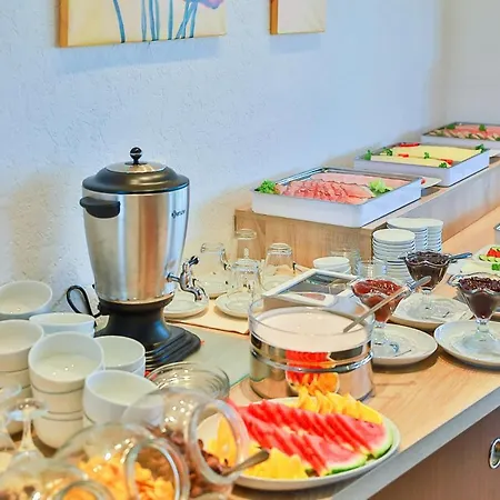 - Zum Hotel *